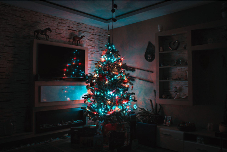 Add Sparkle to Your Christmas Morning with Artificial Christmas Trees